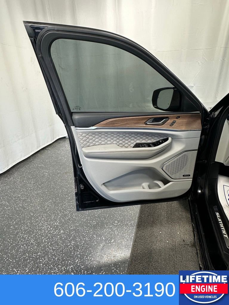 Used 2021 Jeep Grand Cherokee L Summit w/ Luxury Tech Group V image 13