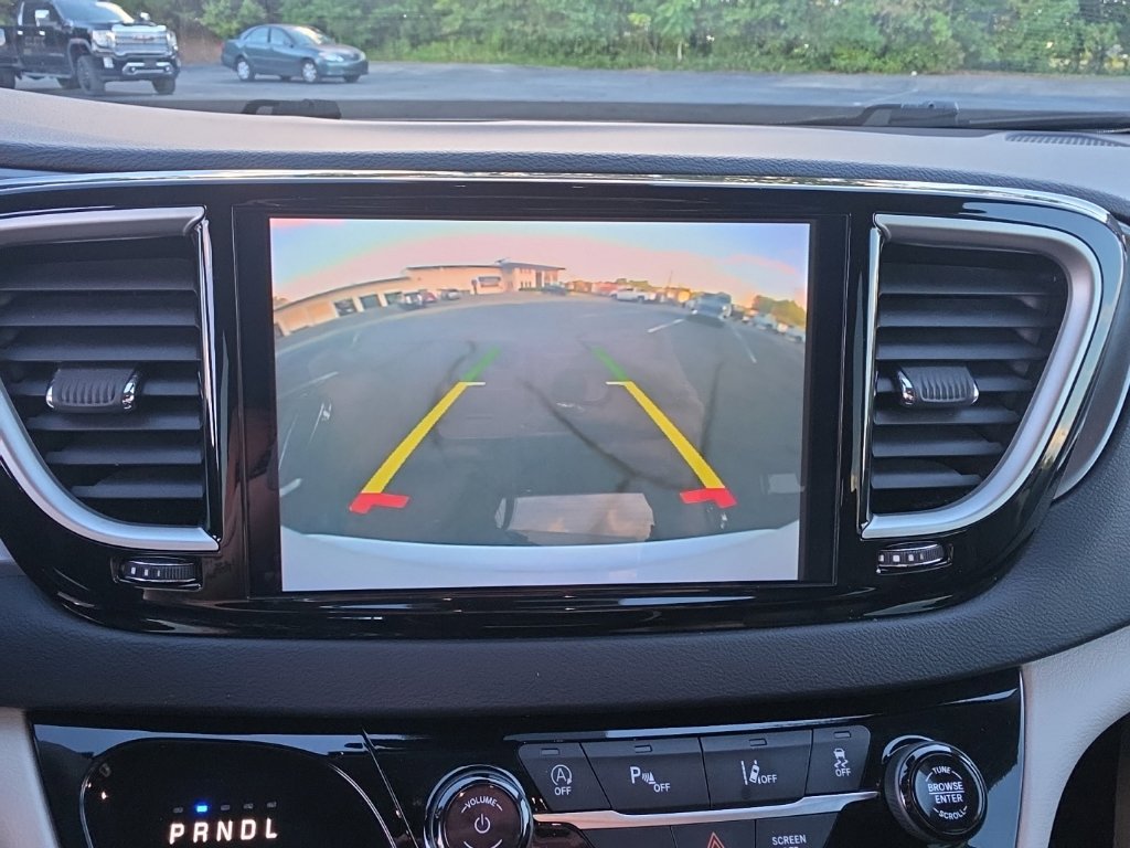 Used 2024 Chrysler Pacifica Touring-L FWD image 26