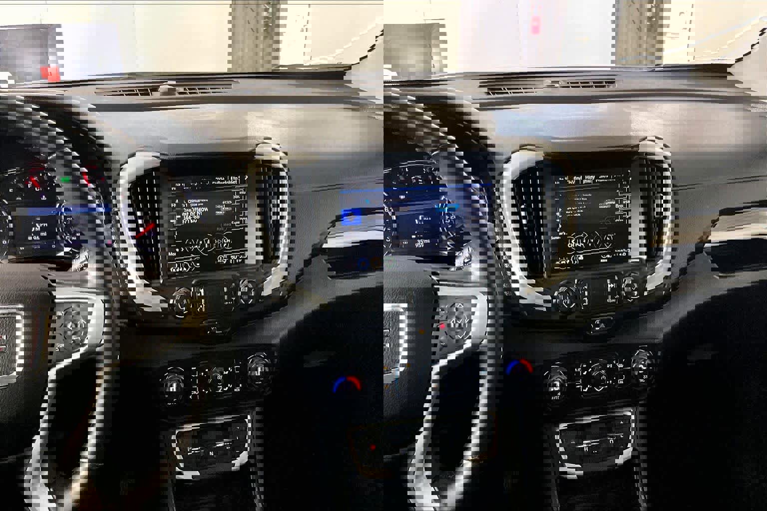 Used 2024 GMC Terrain SLT image 7