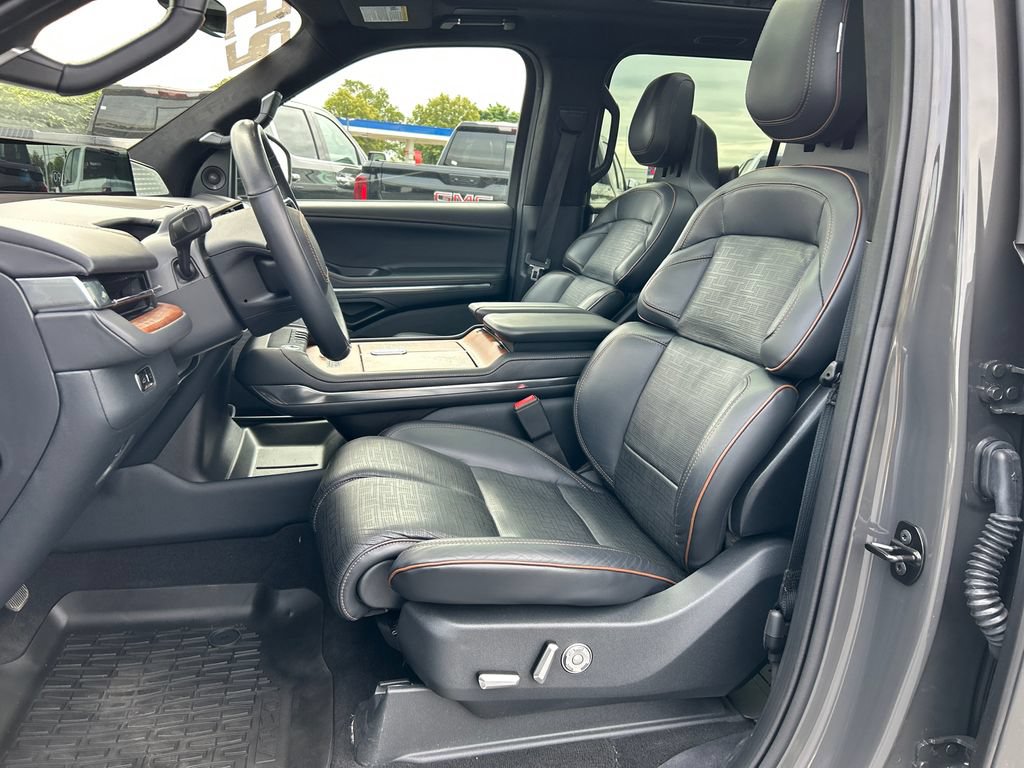 Used 2025 Lincoln Navigator Black Label AWD/4WD image 18
