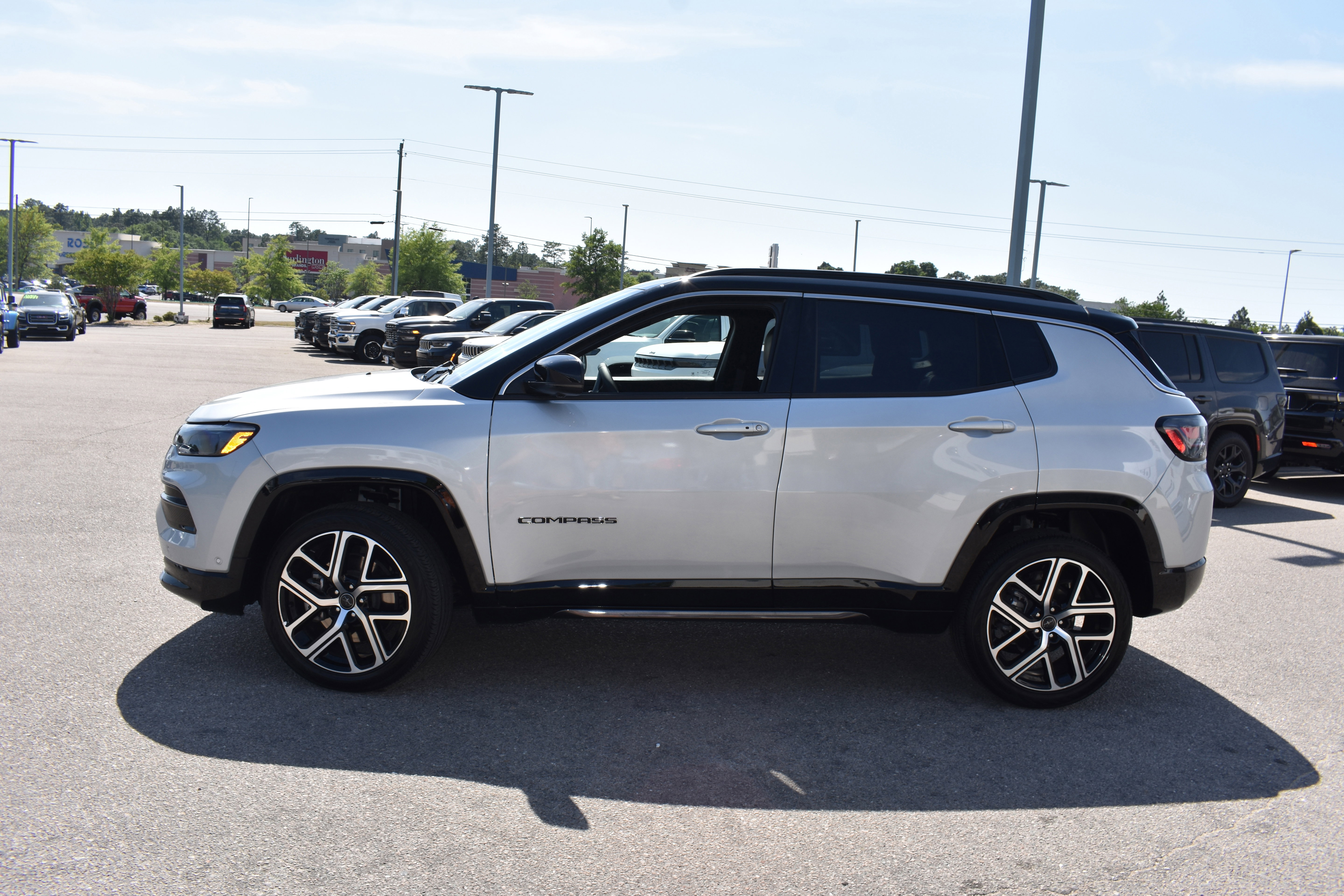 Used 2025 Jeep Compass Limited w/ Elite Group image 6