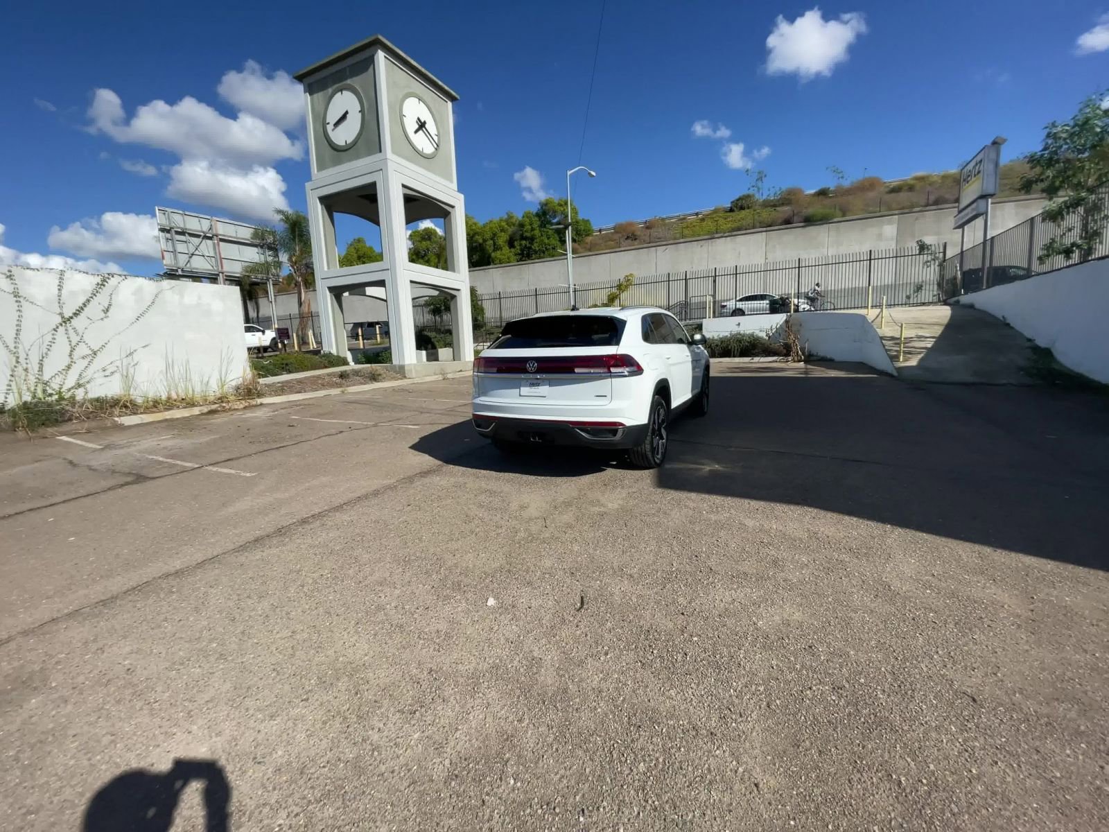 Used 2025 Volkswagen Atlas Cross Sport SE image 16