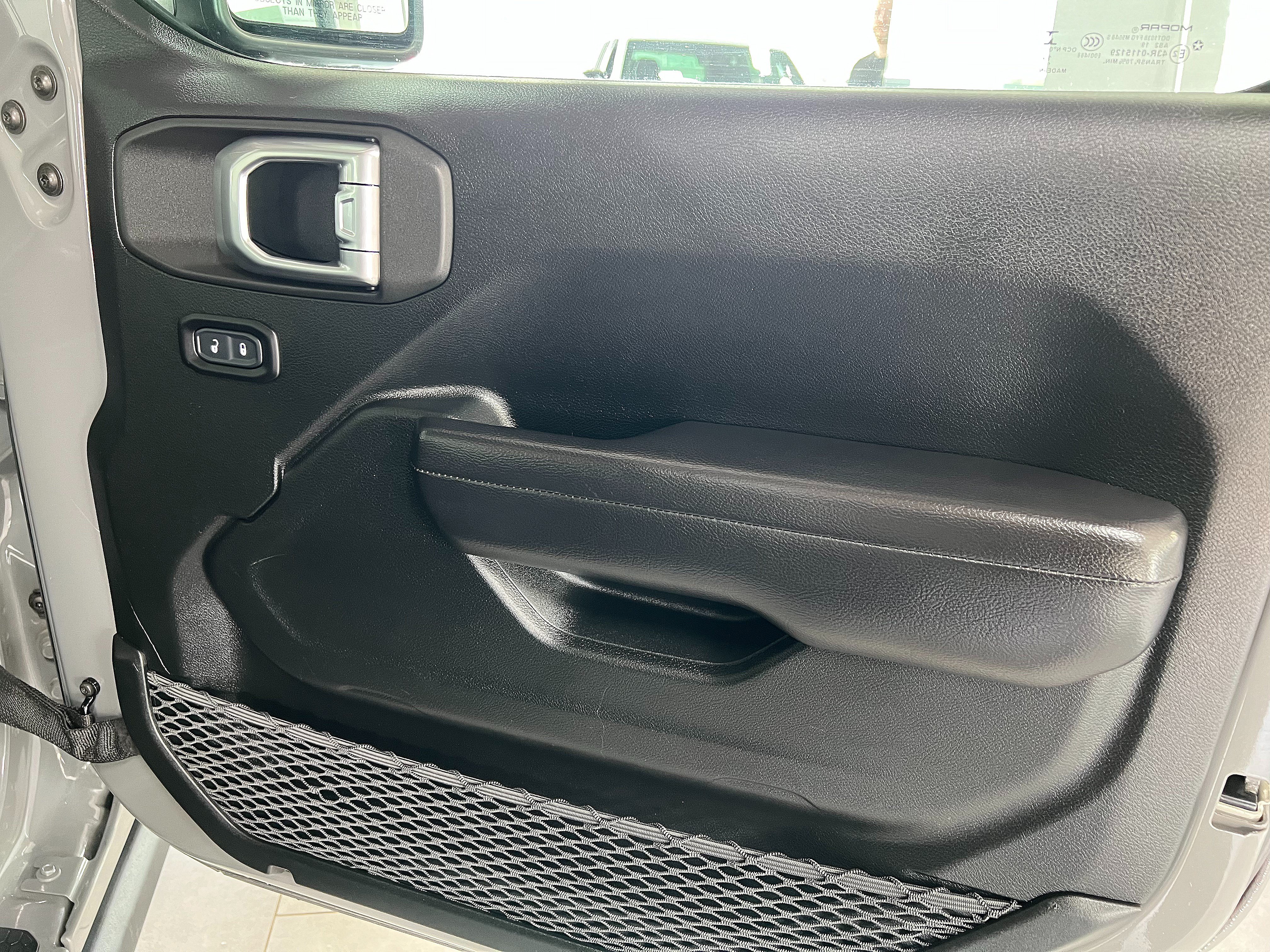 Used 2020 Jeep Wrangler Rubicon w/ Uconnect 4C Nav & Sound Group AWD/4WD image 24