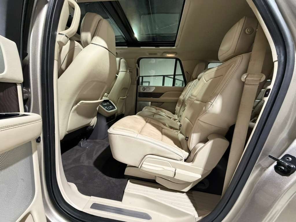 Used 2019 Lincoln Navigator L Reserve w/ Cargo Package image 20