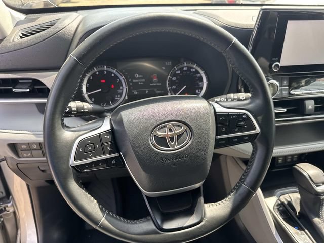 Used 2023 Toyota Highlander LE FWD image 27