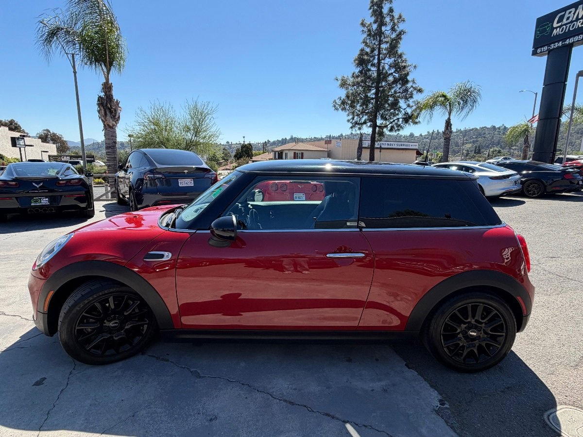 Used 2017 MINI Cooper 2-Door Hardtop image 6