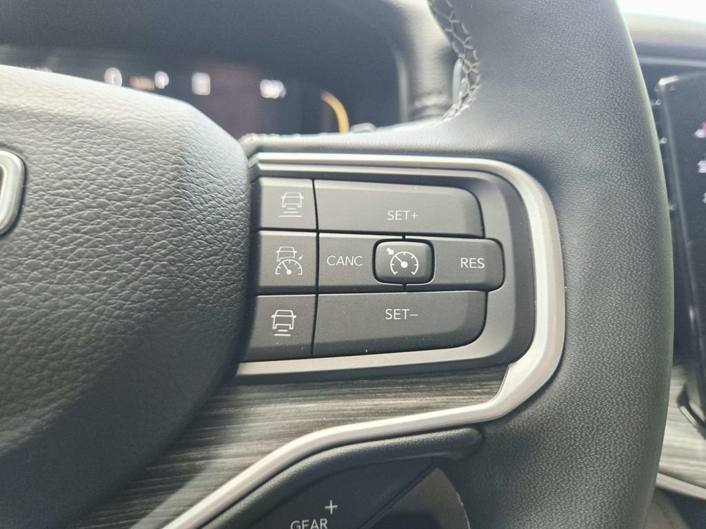 Certified 2023 Jeep Wagoneer Series III w/ Premium Group I AWD/4WD image 25