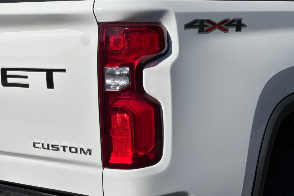 Used 2021 Chevrolet Silverado 2500 Custom w/ Custom Value Package AWD/4WD image 27