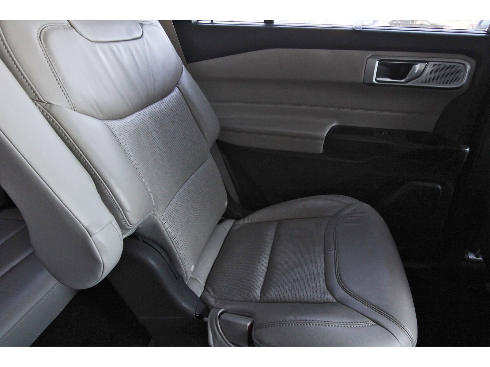 Used 2020 Ford Explorer Platinum w/ Premium Technology Package image 15