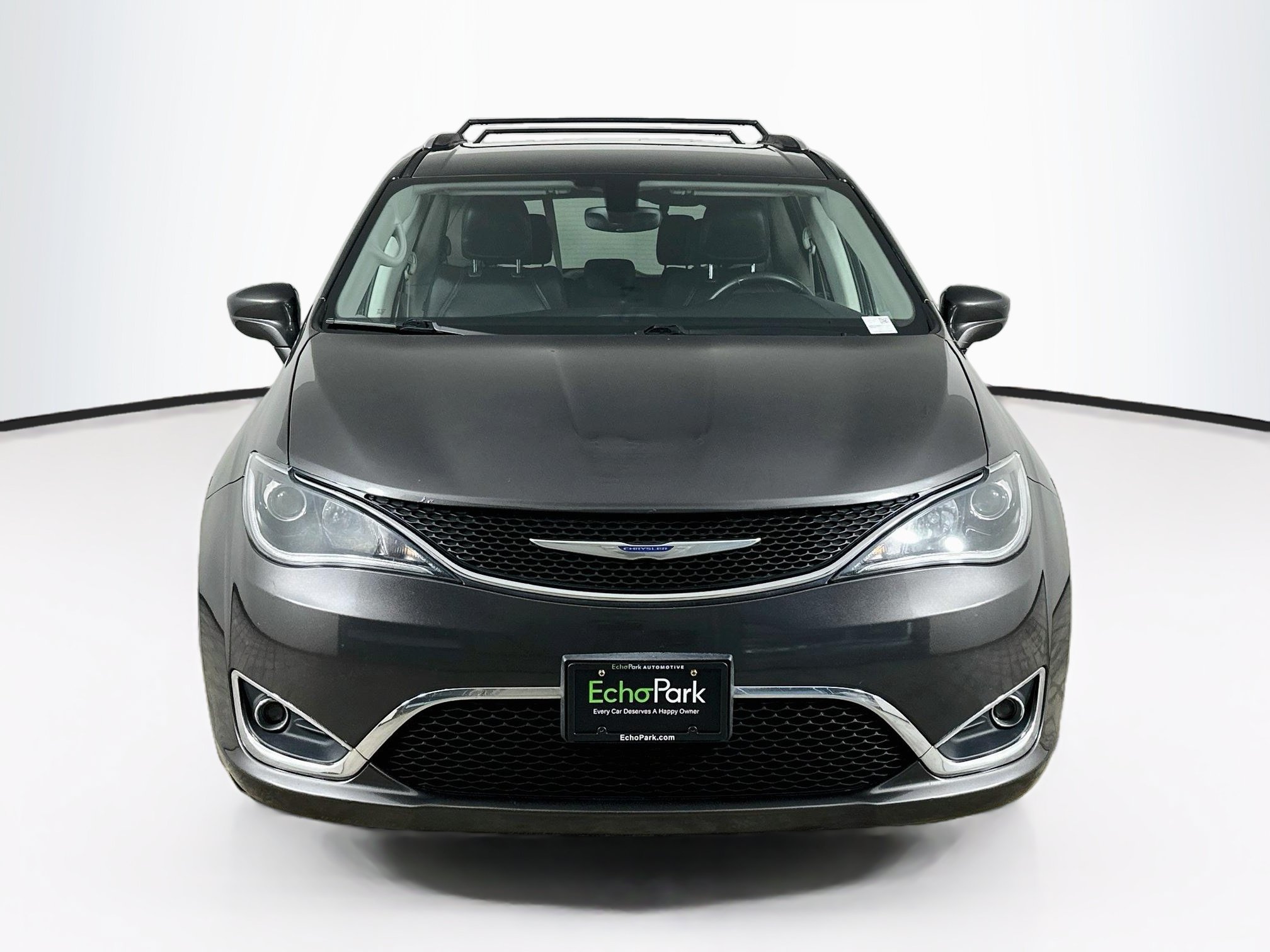 Used 2018 Chrysler Pacifica Touring-L FWD image 2