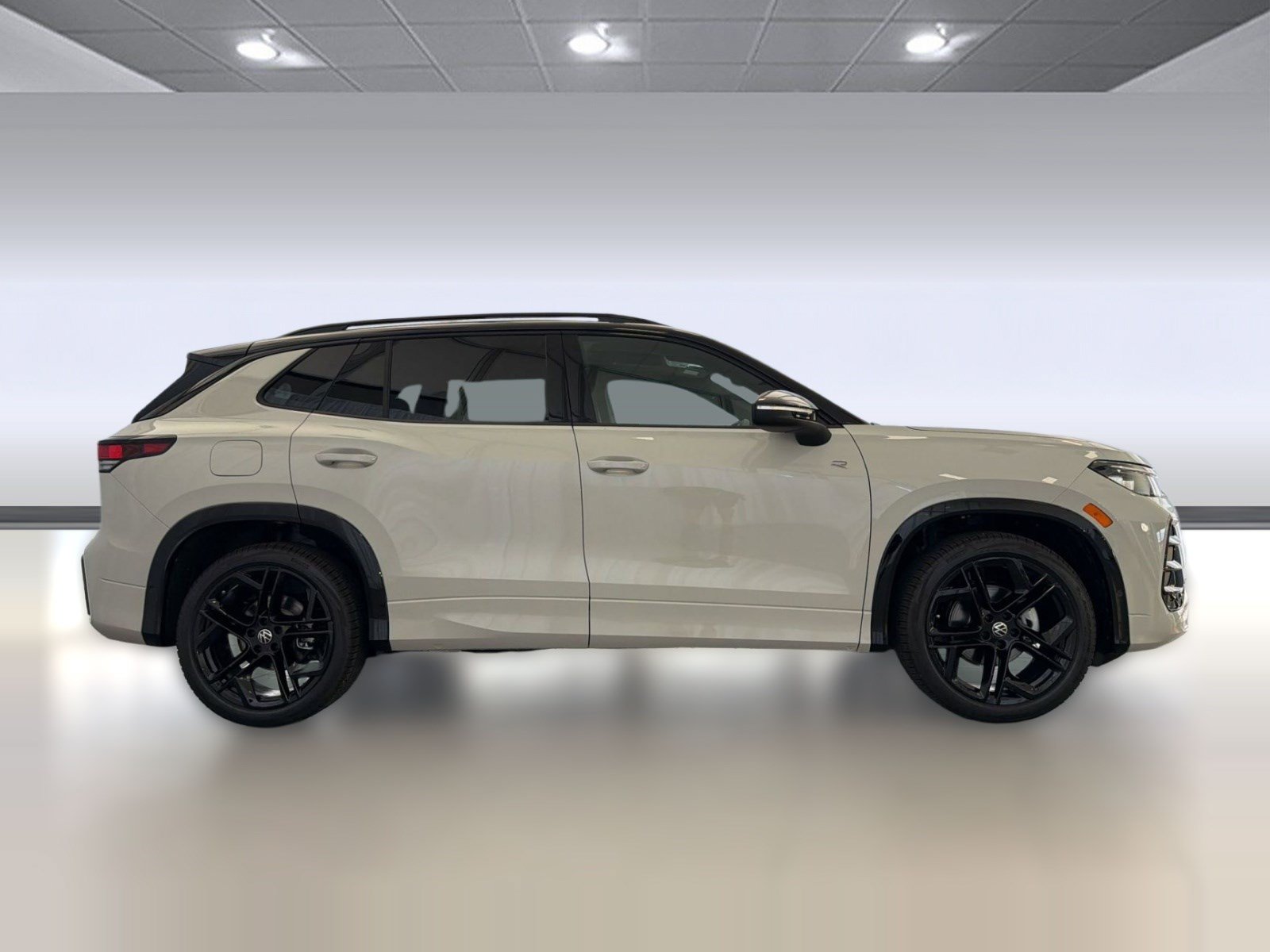 New 2026 Volkswagen Tiguan SE R-Line FWD image 8
