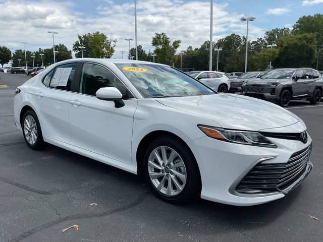 Used 2024 Toyota Camry LE FWD image 5