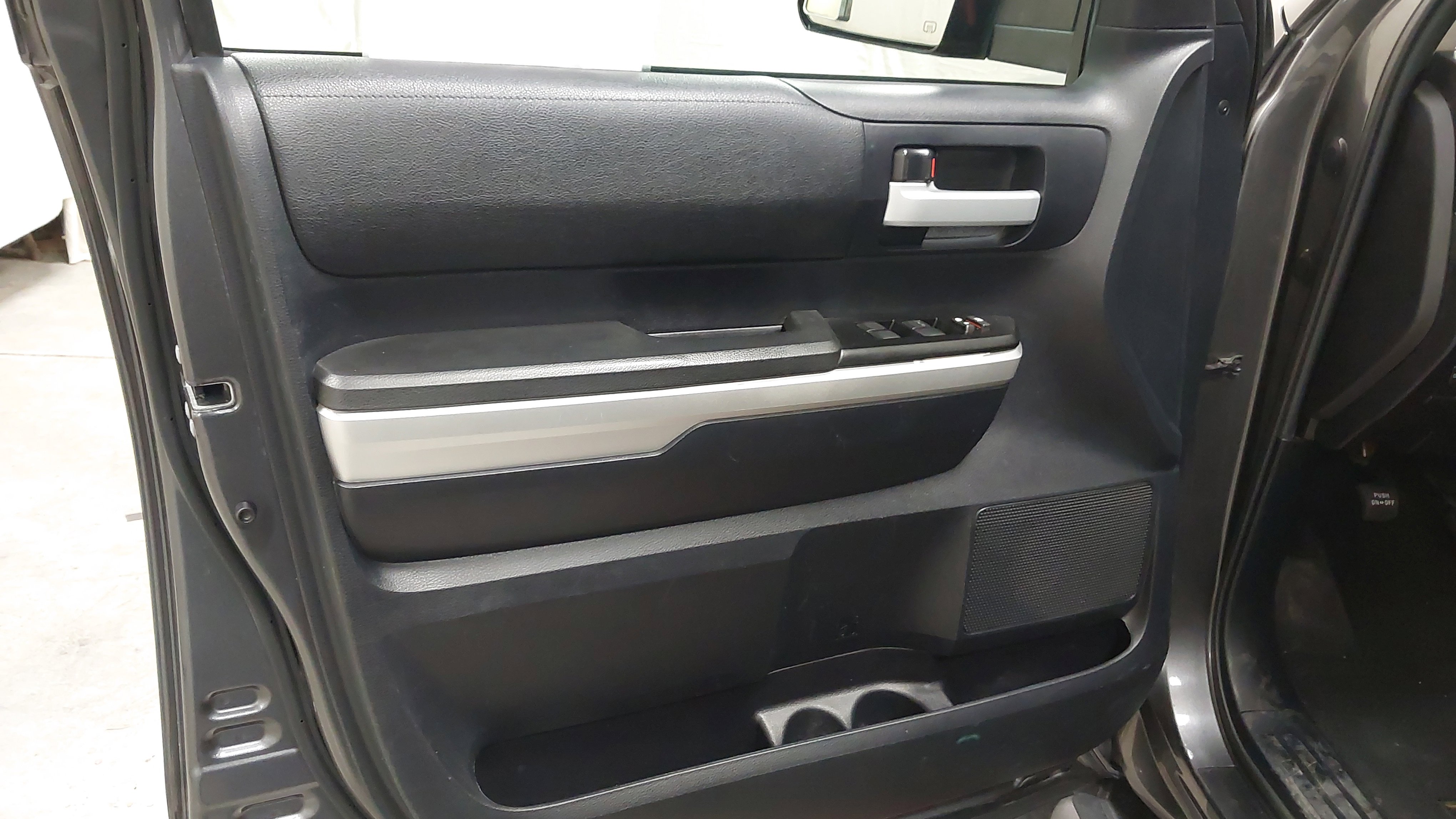 Used 2015 Toyota Tundra SR5 image 24