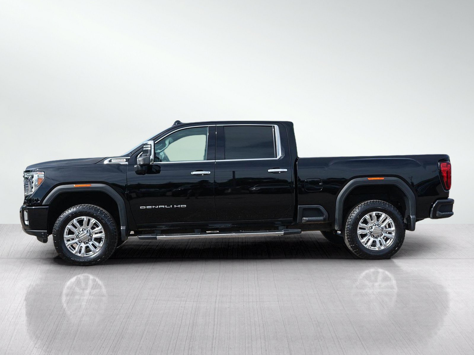 Used 2022 GMC Sierra 3500 Denali AWD/4WD image 2