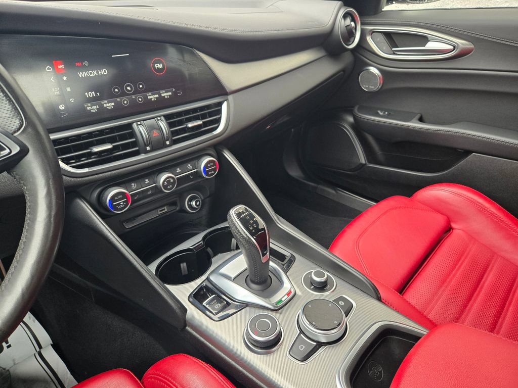 Used 2024 Alfa Romeo Giulia Veloce AWD/4WD image 23