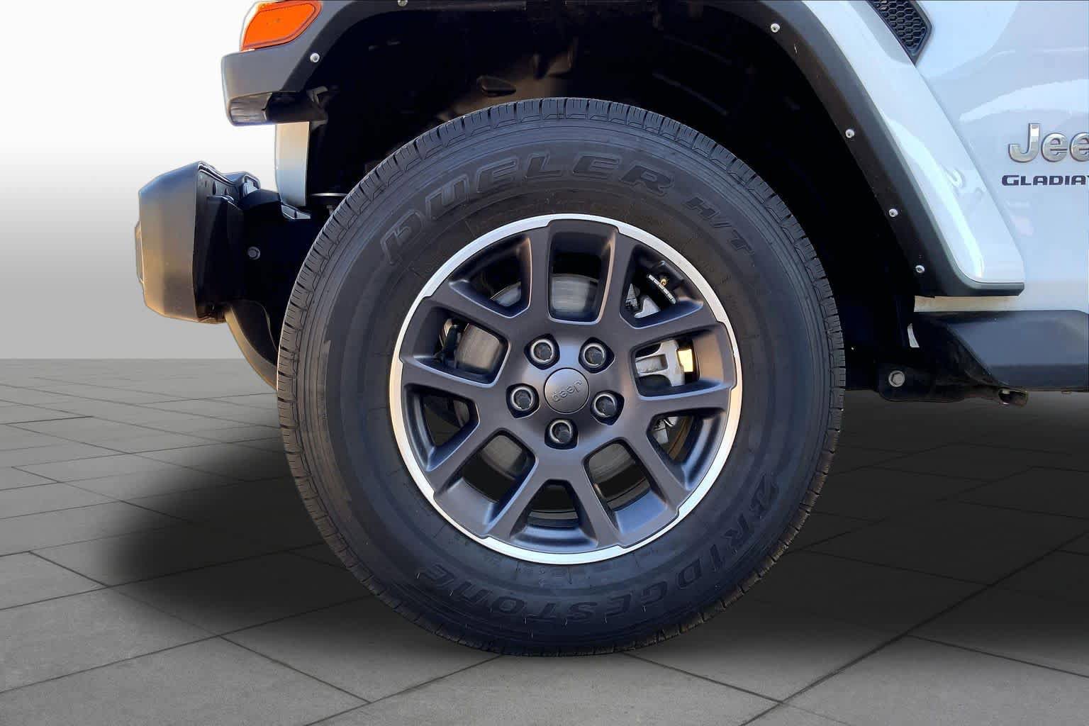 Used 2022 Jeep Gladiator Overland w/ Trailer Tow Package AWD/4WD image 21