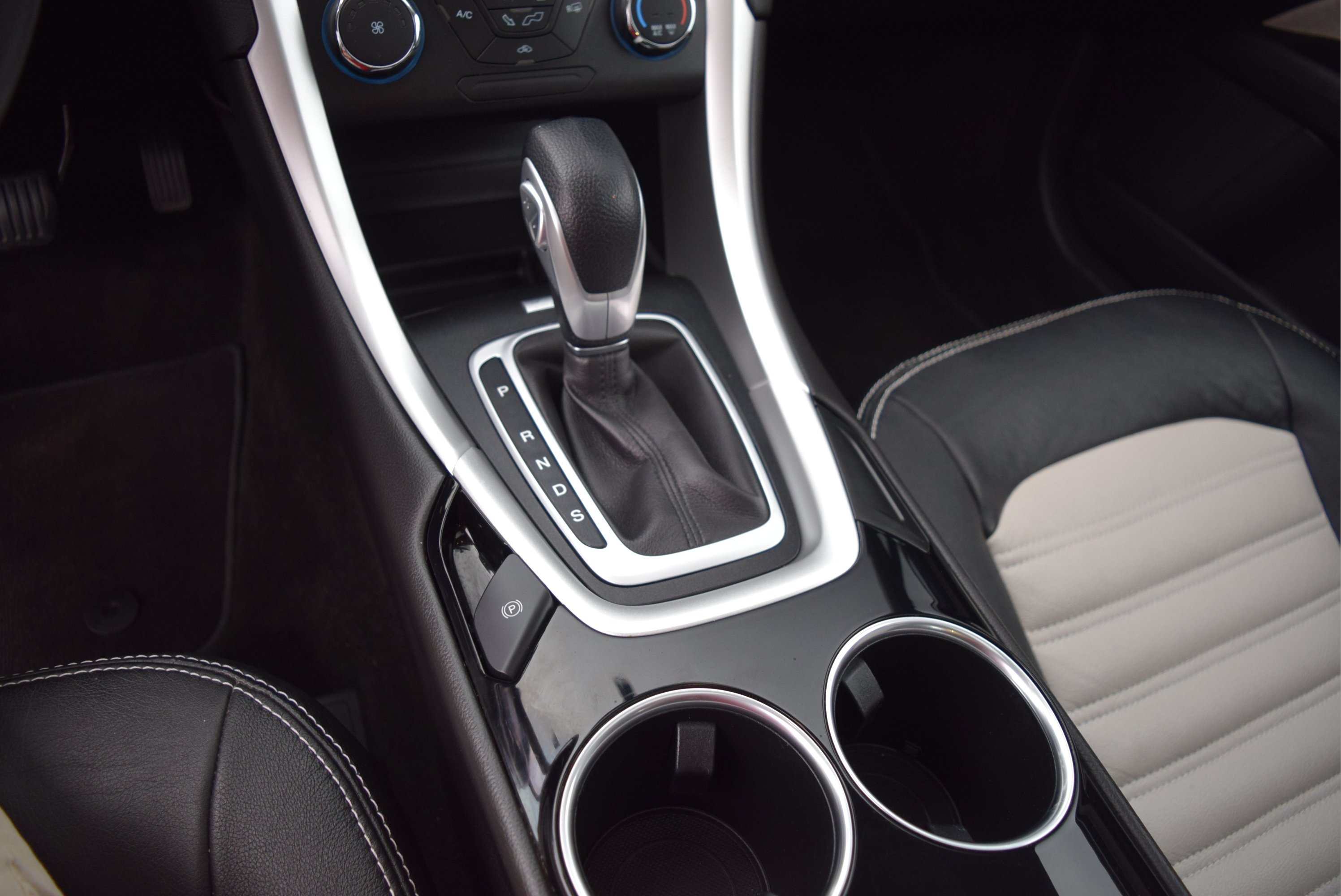 Used 2013 Ford Fusion SE FWD image 15