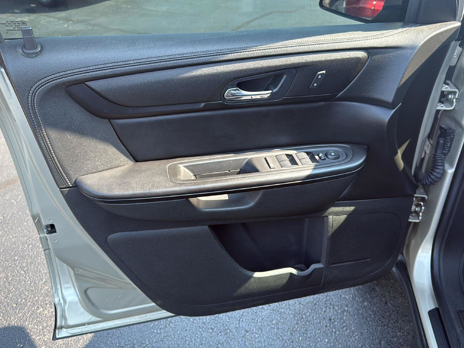 Used 2016 GMC Acadia SLE AWD/4WD image 19