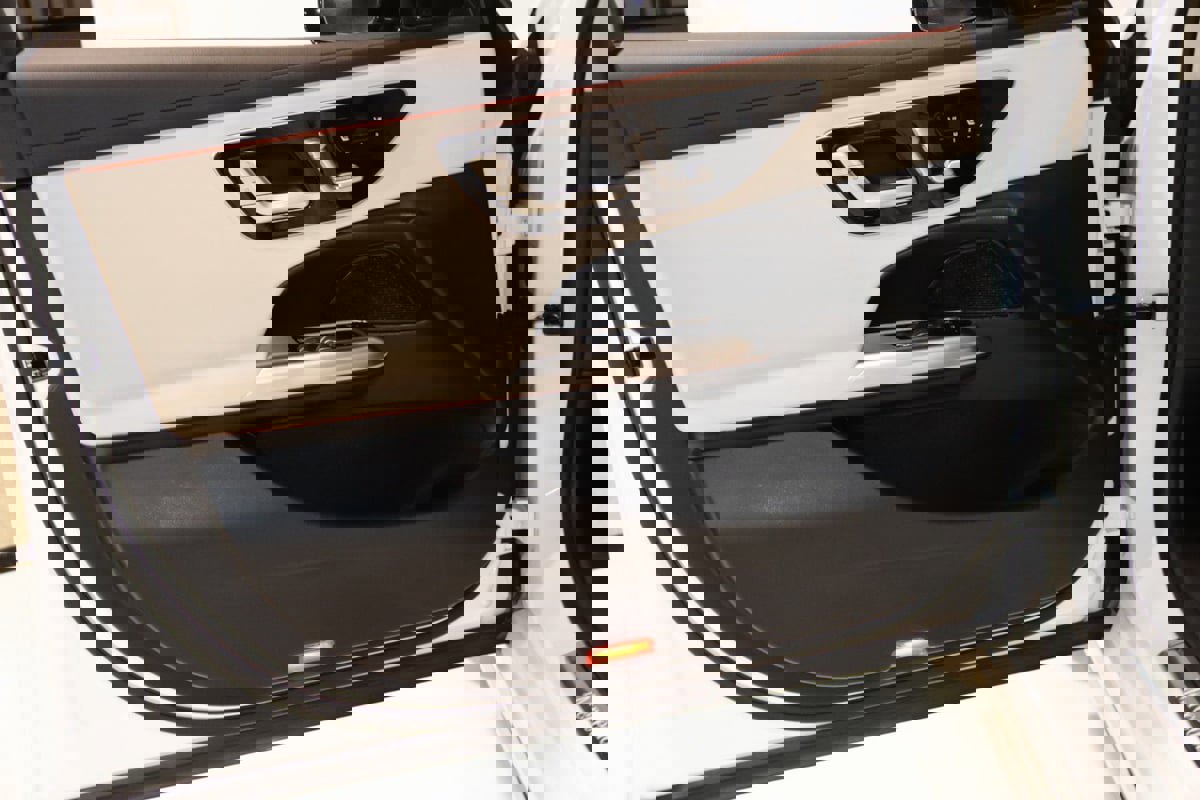 Used 2025 Mercedes-Benz E 350 4MATIC Sedan image 36