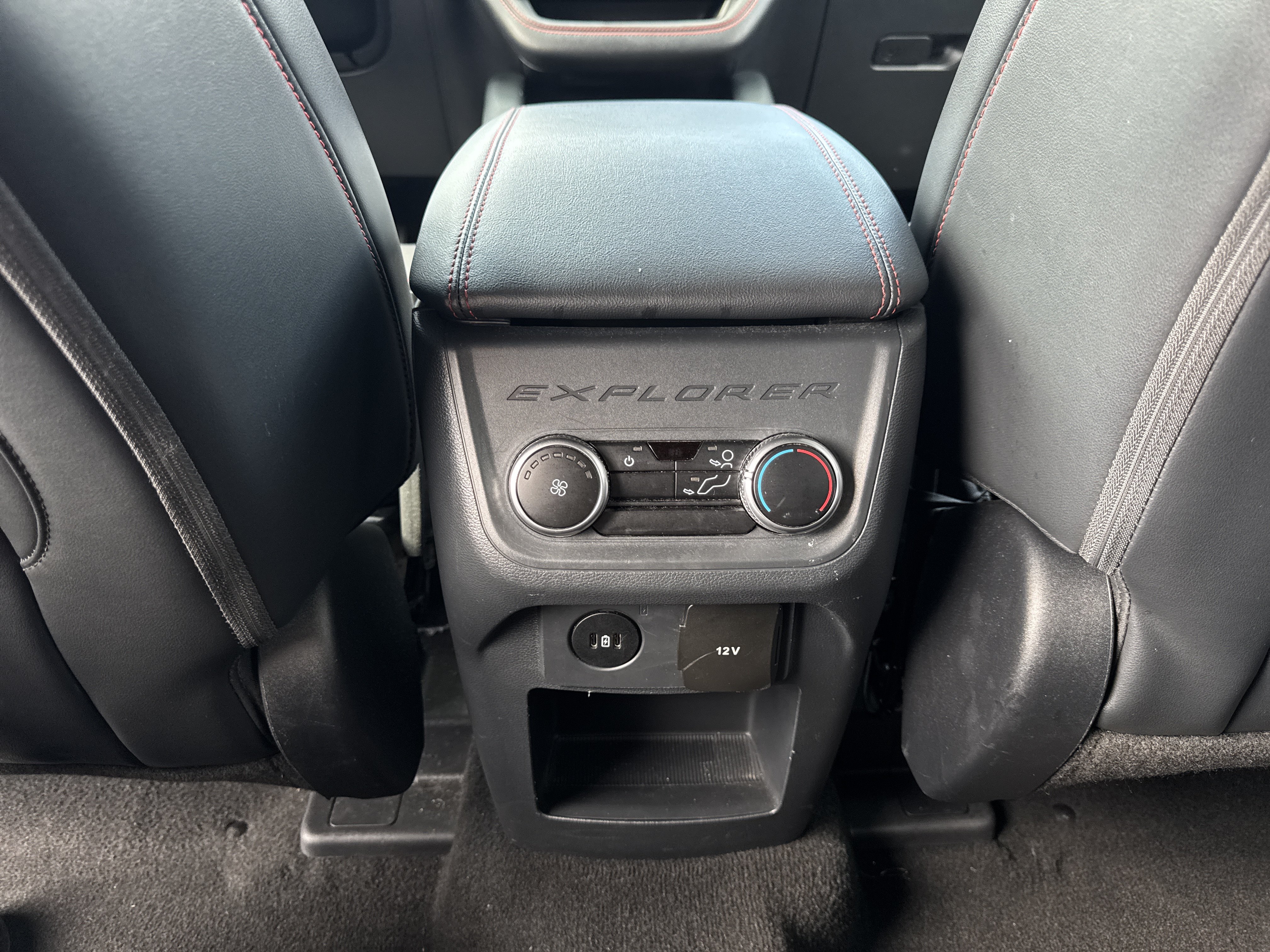 Used 2025 Ford Explorer ST-Line w/ ST-Line Street Pack AWD/4WD image 22
