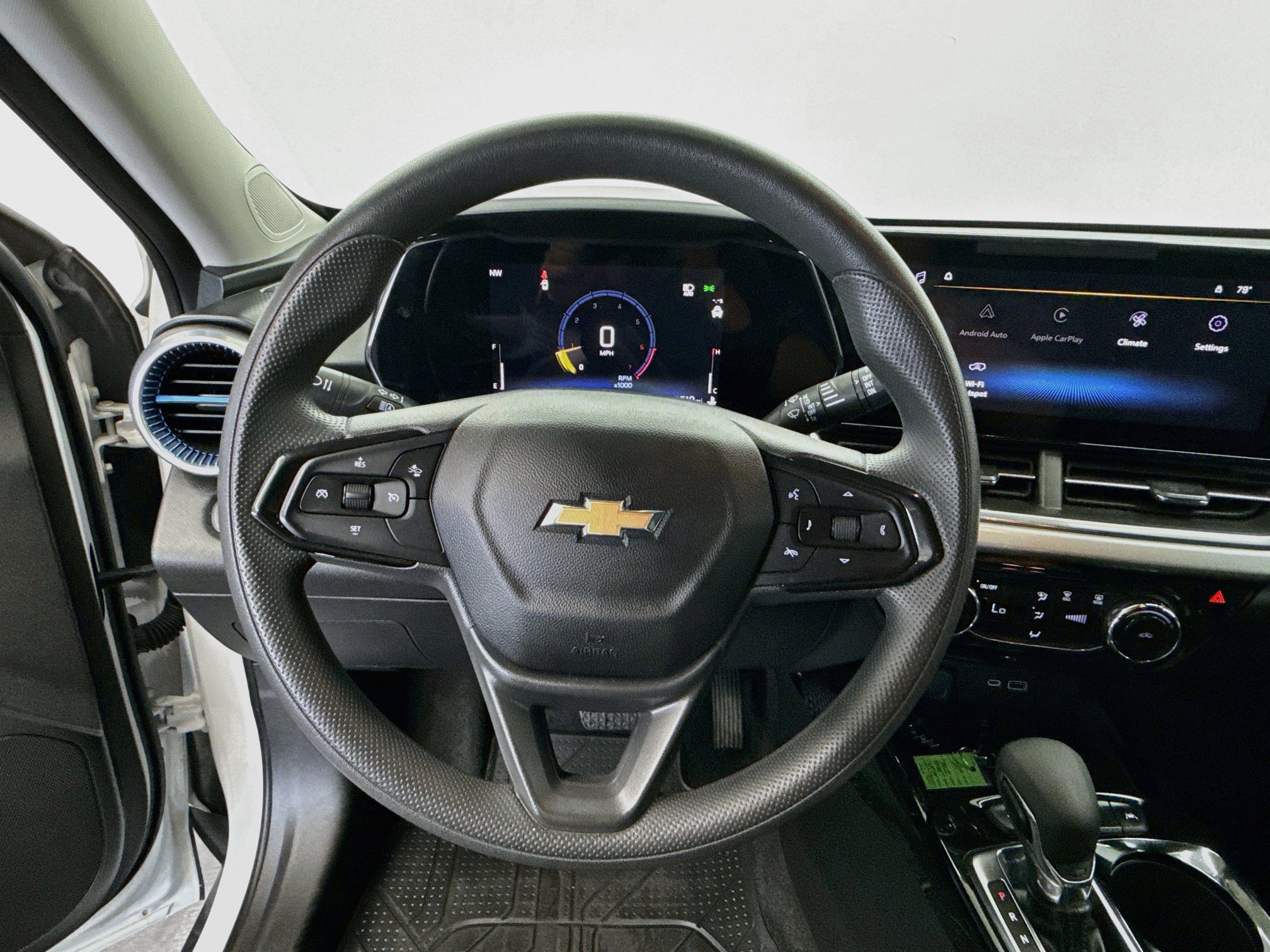 Used 2024 Chevrolet Trax LT FWD image 17