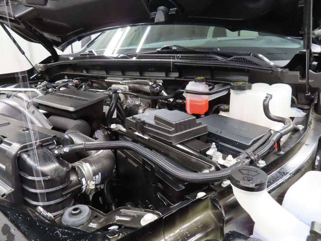 Used 2025 GMC Sierra 2500 AT4 image 26