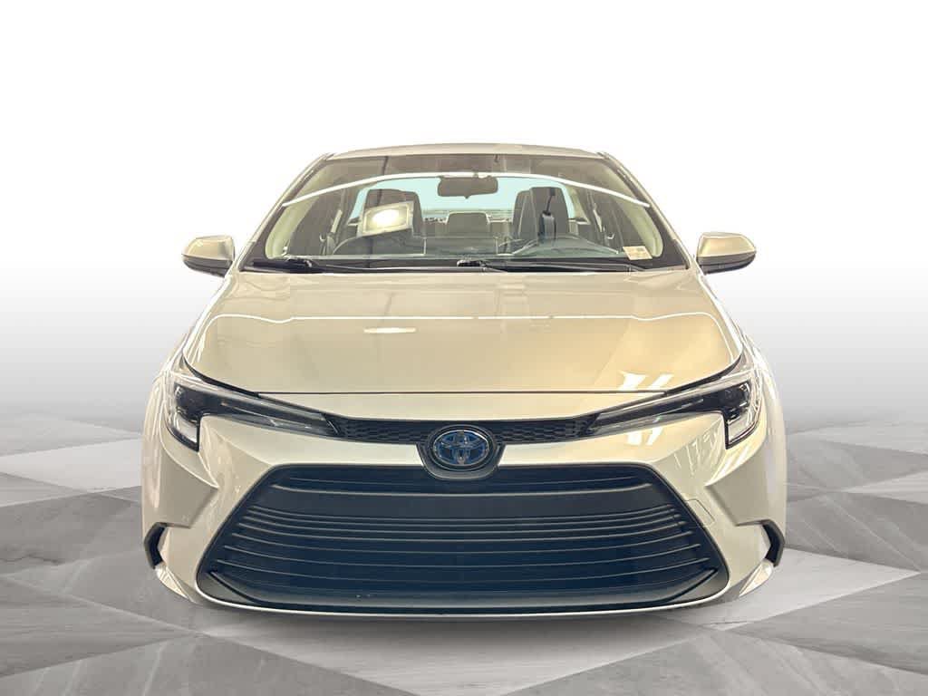 Used 2025 Toyota Corolla LE w/ Convenience Package FWD image 3