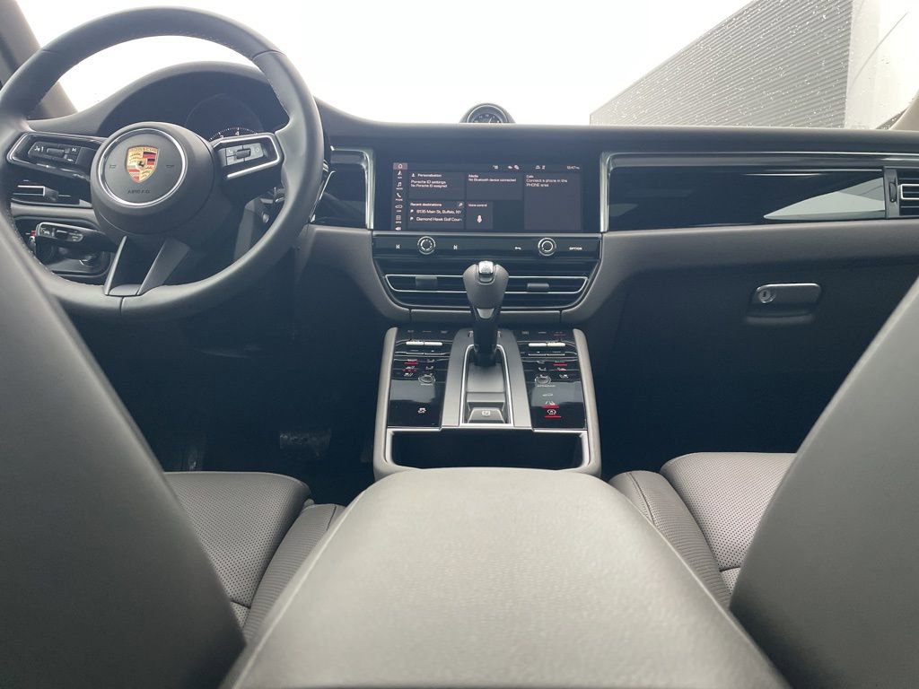 Certified 2025 Porsche Macan image 24