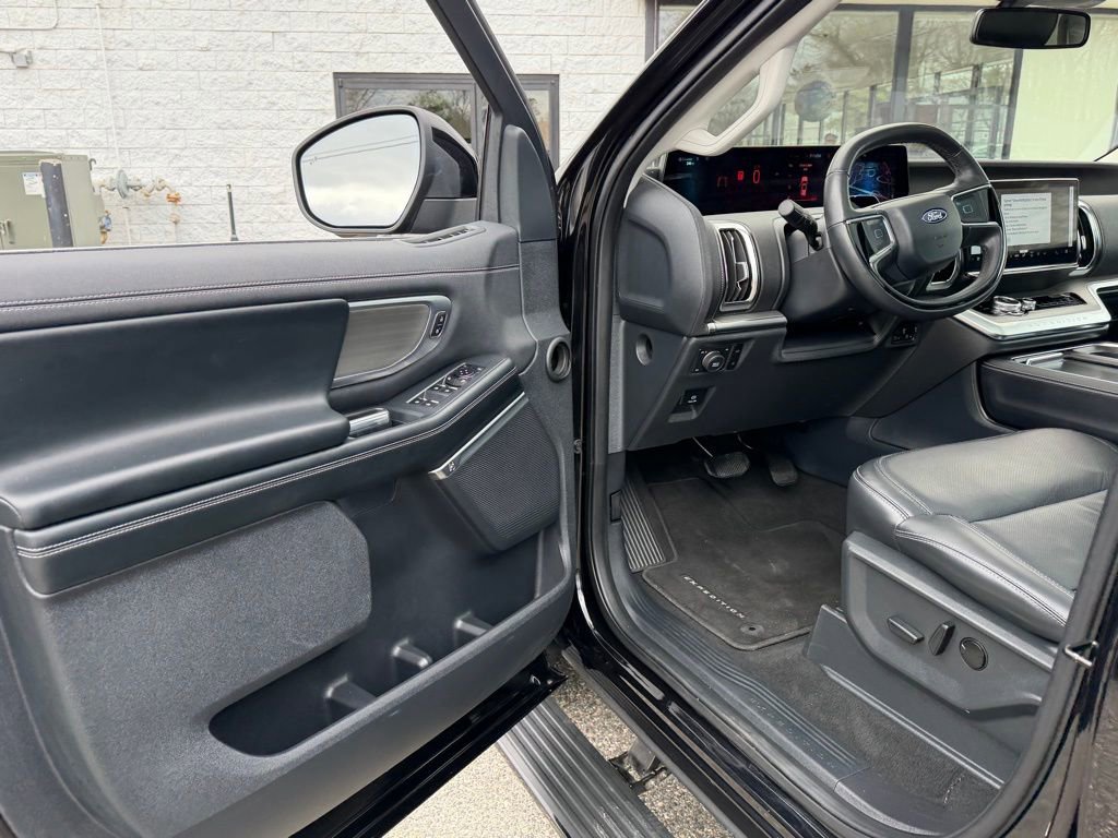 Used 2025 Ford Expedition Max Platinum AWD/4WD image 24