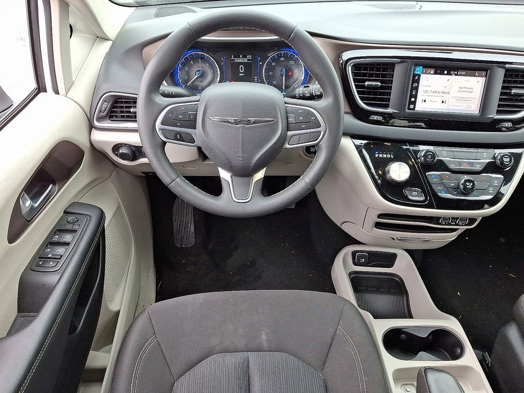 Used 2023 Chrysler Voyager LX image 12