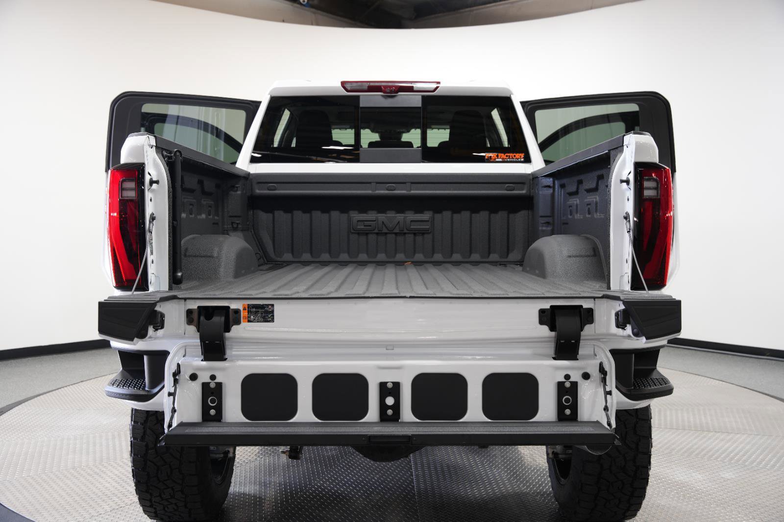 New 2025 GMC Sierra 2500 Denali w/ Denali Reserve Package image 15