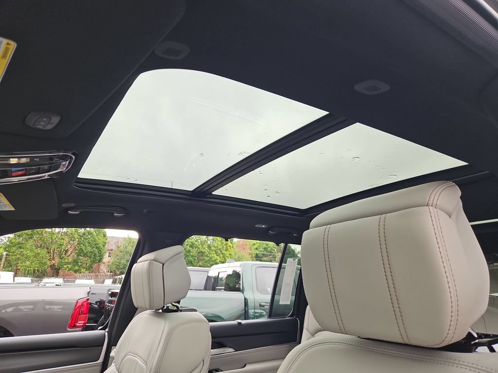 New 2026 Jeep Grand Wagoneer Summit w/ 8-Passenger Seating Package AWD/4WD image 28