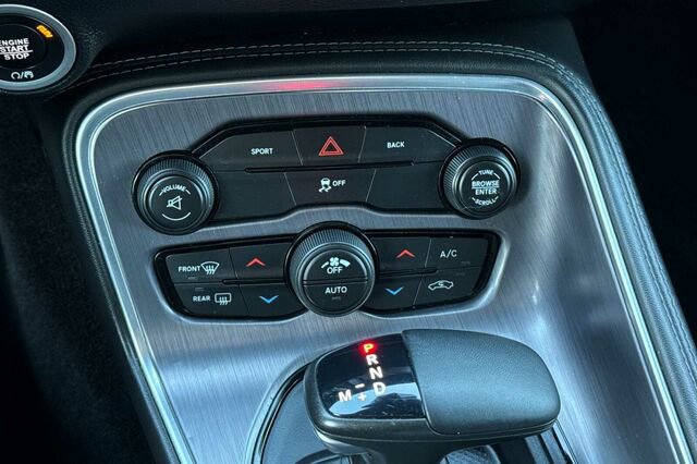 Used 2016 Dodge Challenger SXT image 18