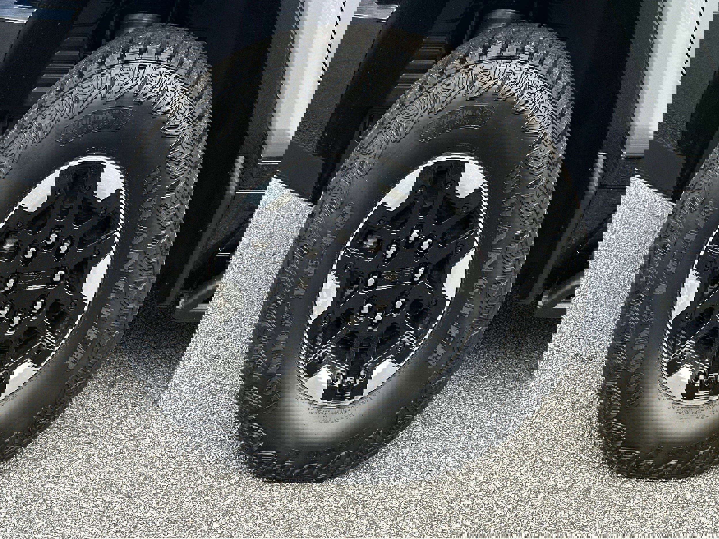 New 2025 GMC Hummer EV 2X w/ Extreme Off-Road Package image 17