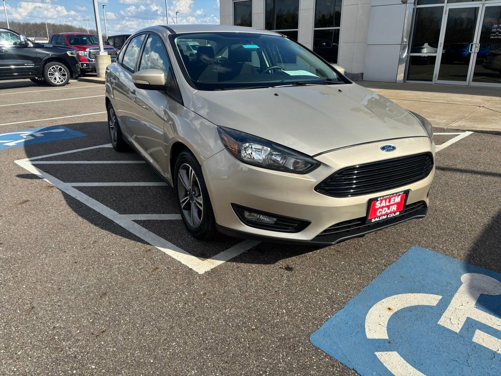 Used 2018 Ford Focus SE w/ SE Appearance Package image 3