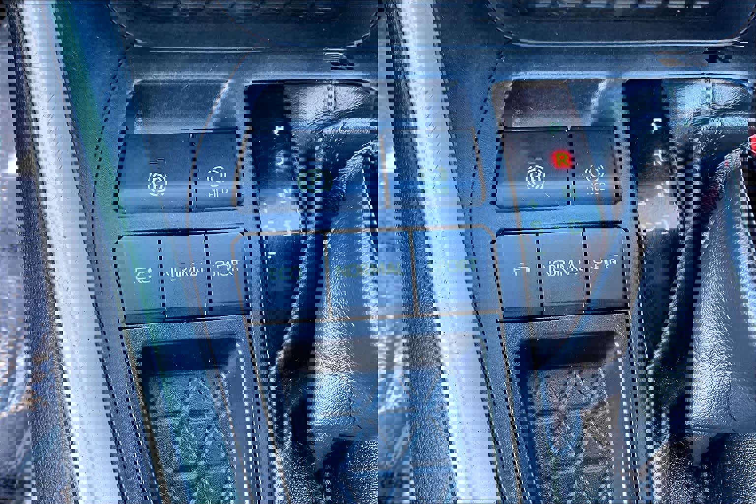 Used 2021 Toyota RAV4 XLE Premium FWD image 33