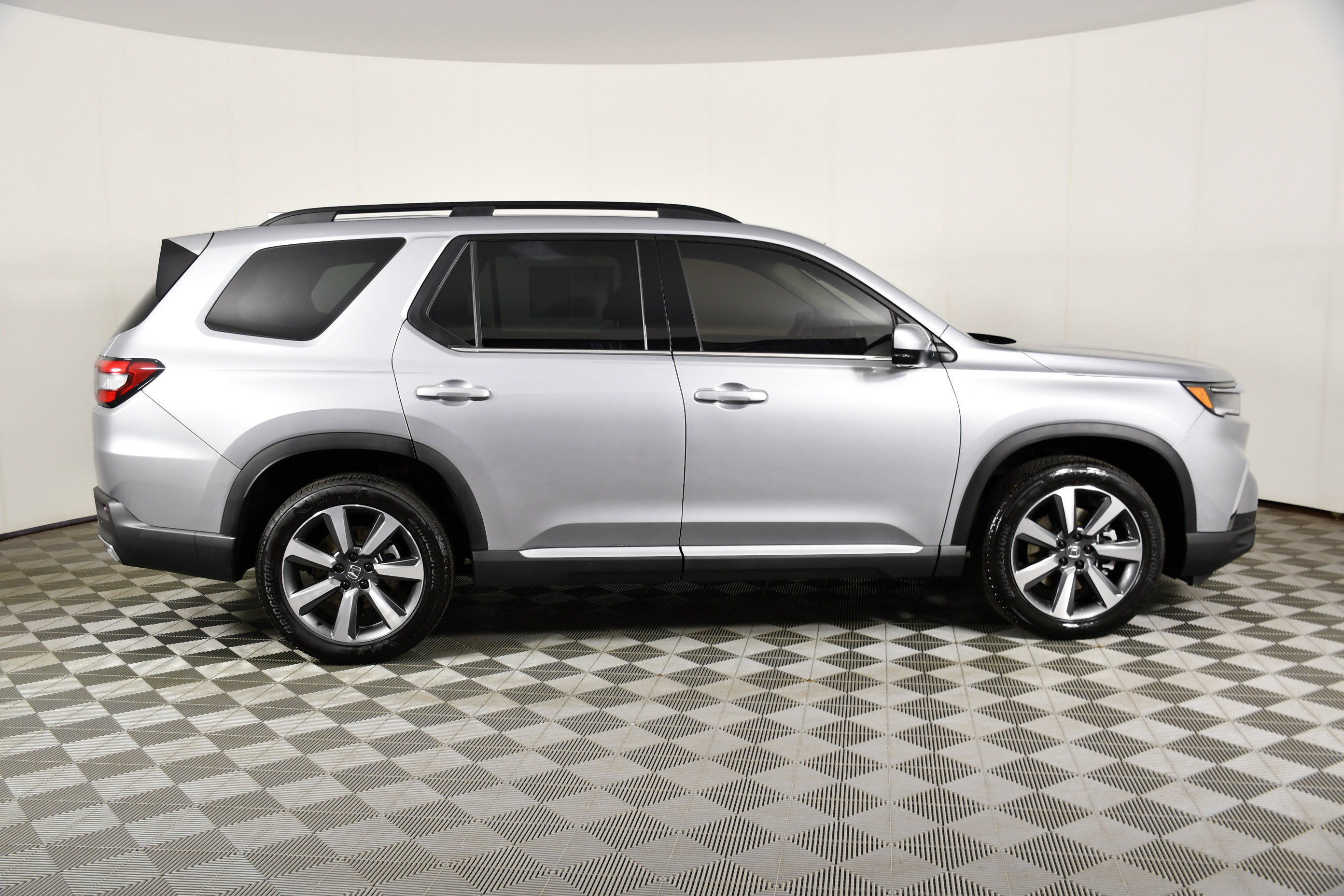 Certified 2025 Honda Pilot Elite image 5