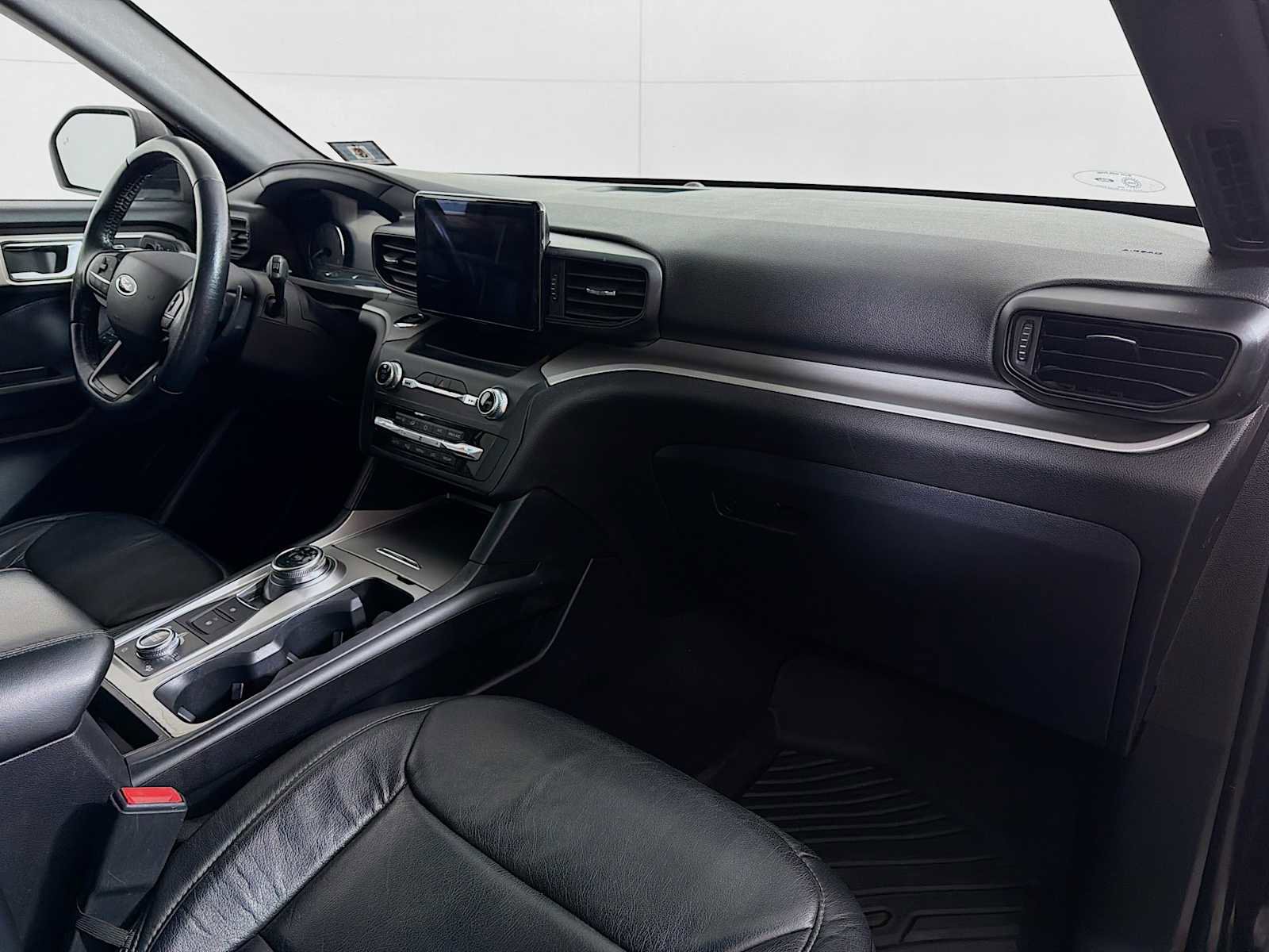 Used 2020 Ford Explorer XLT image 26