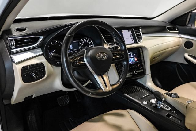Used 2020 INFINITI QX50 Luxe w/ Navigation Package FWD image 5
