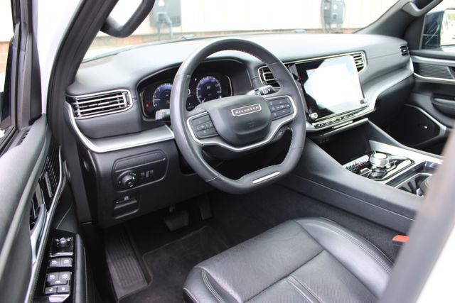Used 2025 Jeep Wagoneer Series II w/ Premium Group I AWD/4WD image 13