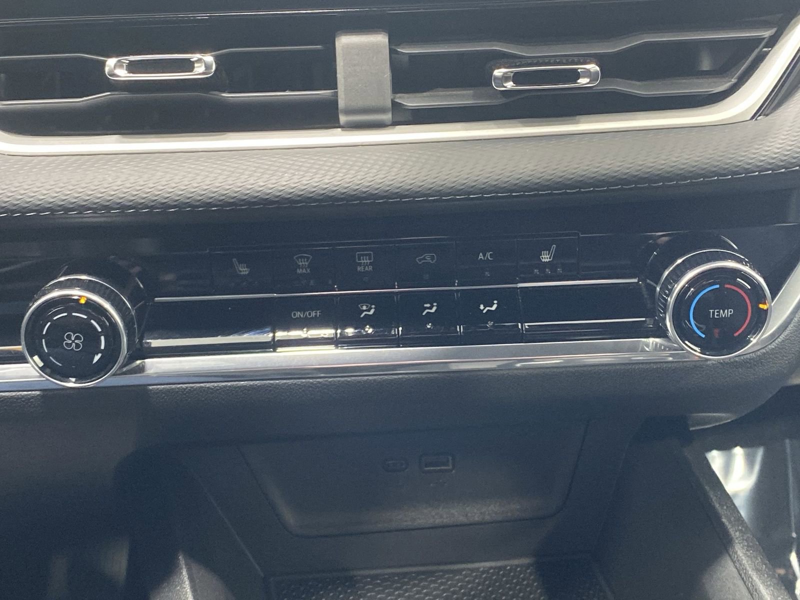 Used 2025 Chevrolet Equinox LT AWD/4WD image 19