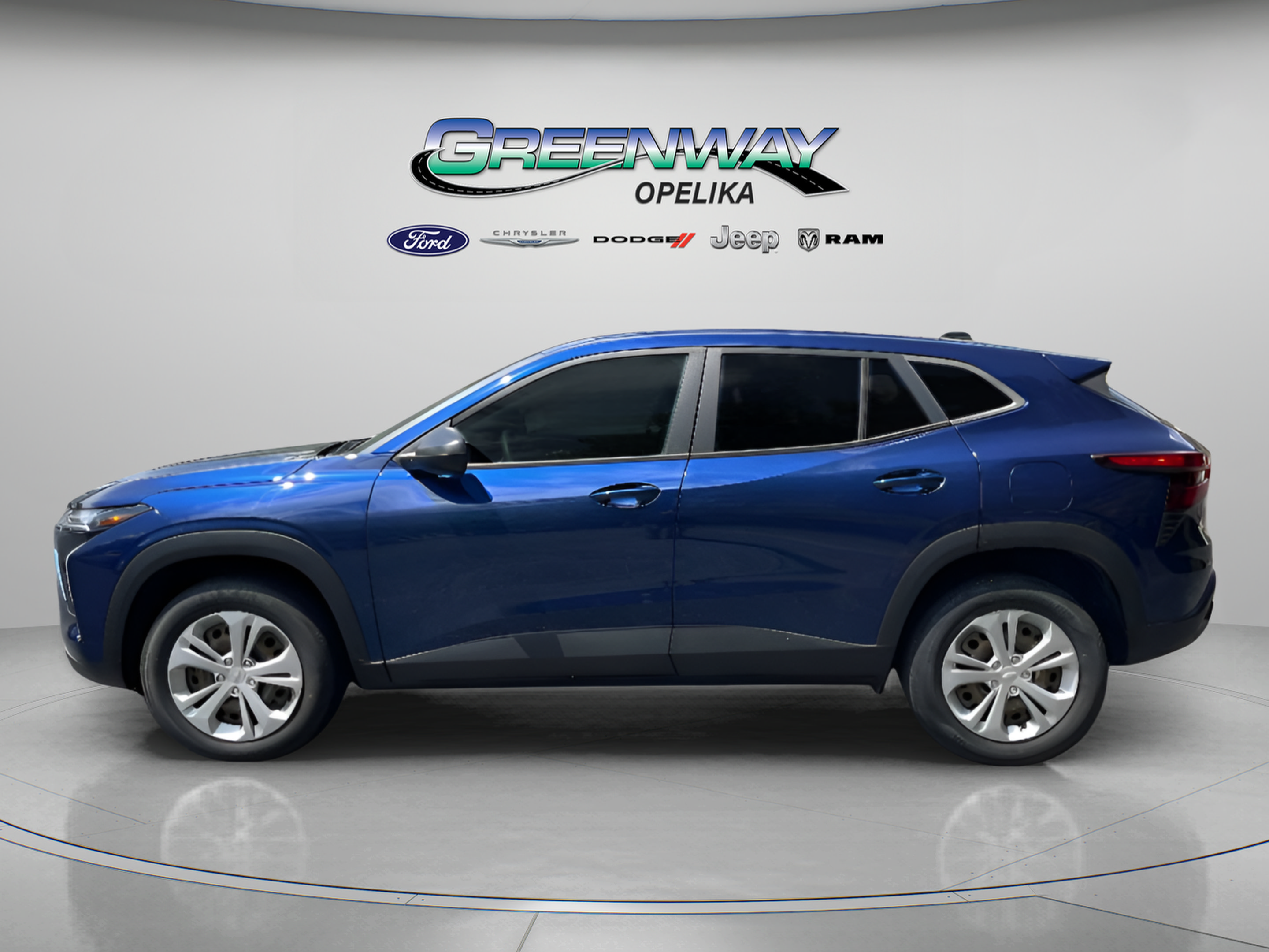 Used 2024 Chevrolet Trax LS FWD image 4