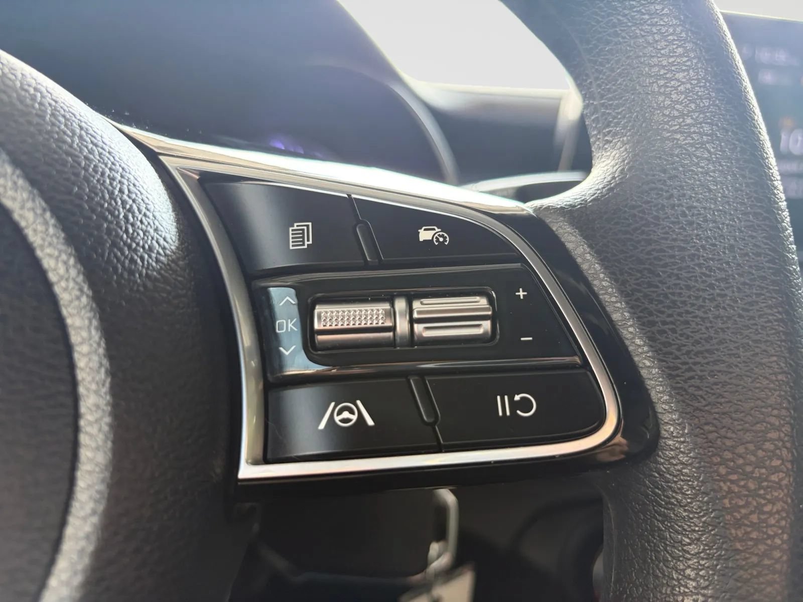 Used 2023 Kia Forte LXS w/ LXS Technology Package FWD image 28