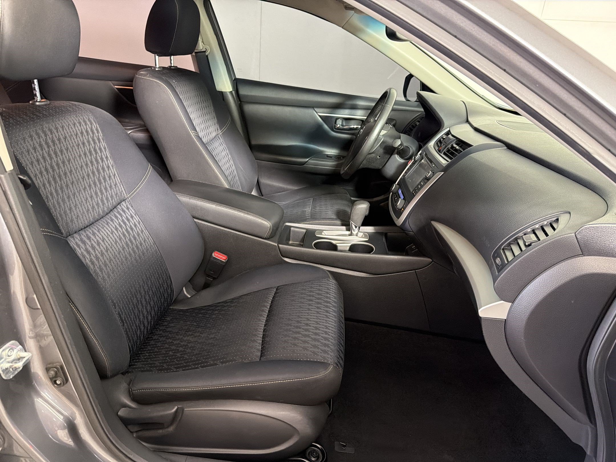 Used 2016 Nissan Altima 2.5 SV w/ Convenience Package FWD image 25