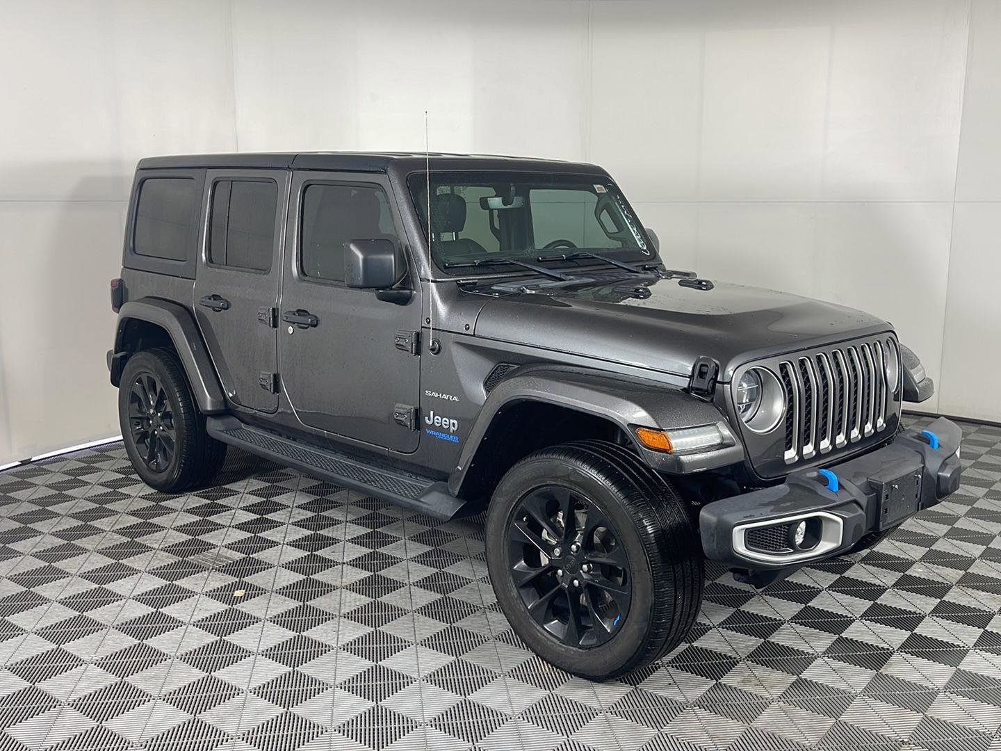 Used 2022 Jeep Wrangler Unlimited Sahara w/ Cold Weather Group AWD/4WD image 5