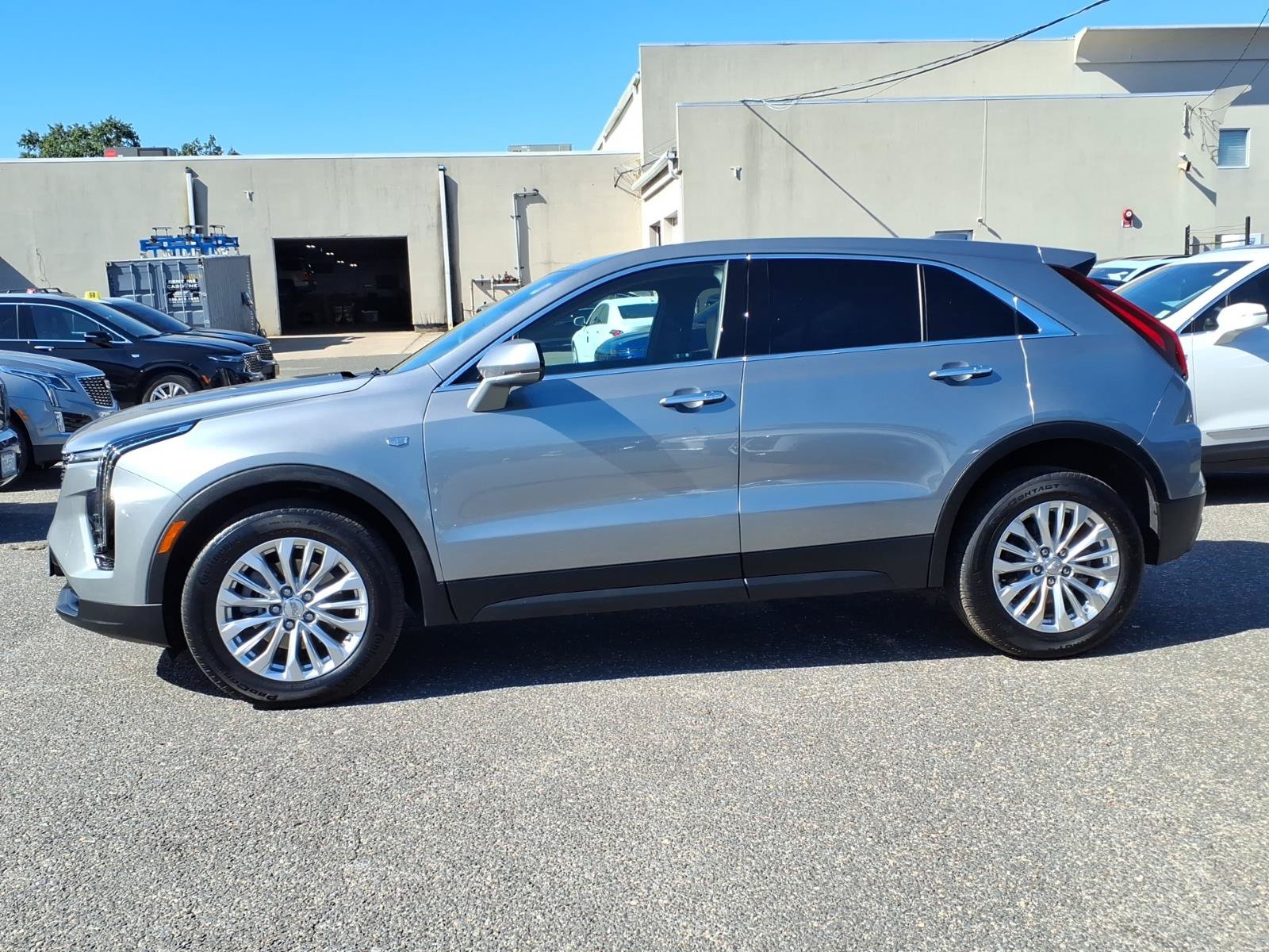 Certified 2024 Cadillac XT4 Luxury w/ Cold Weather Package AWD/4WD image 8