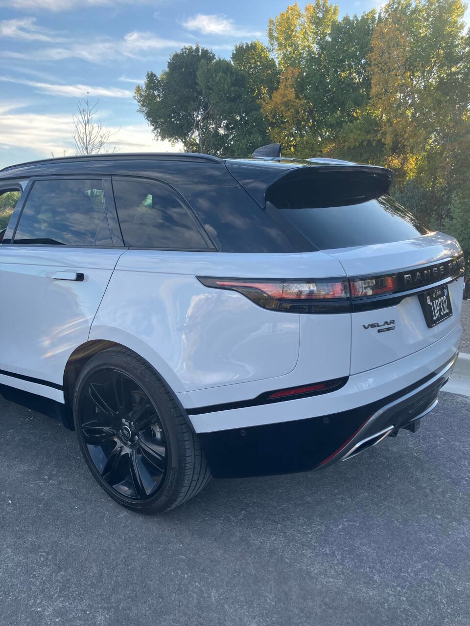 Used 2018 Land Rover Range Rover Velar R-Dynamic HSE image 5