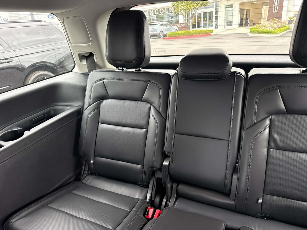 New 2025 Lincoln Navigator Reserve AWD/4WD image 10