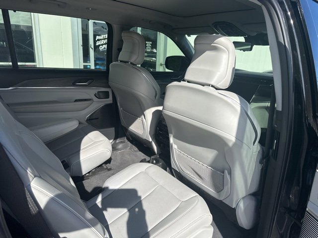 Used 2022 Jeep Grand Cherokee L Overland w/ Luxury Tech Group IV image 28