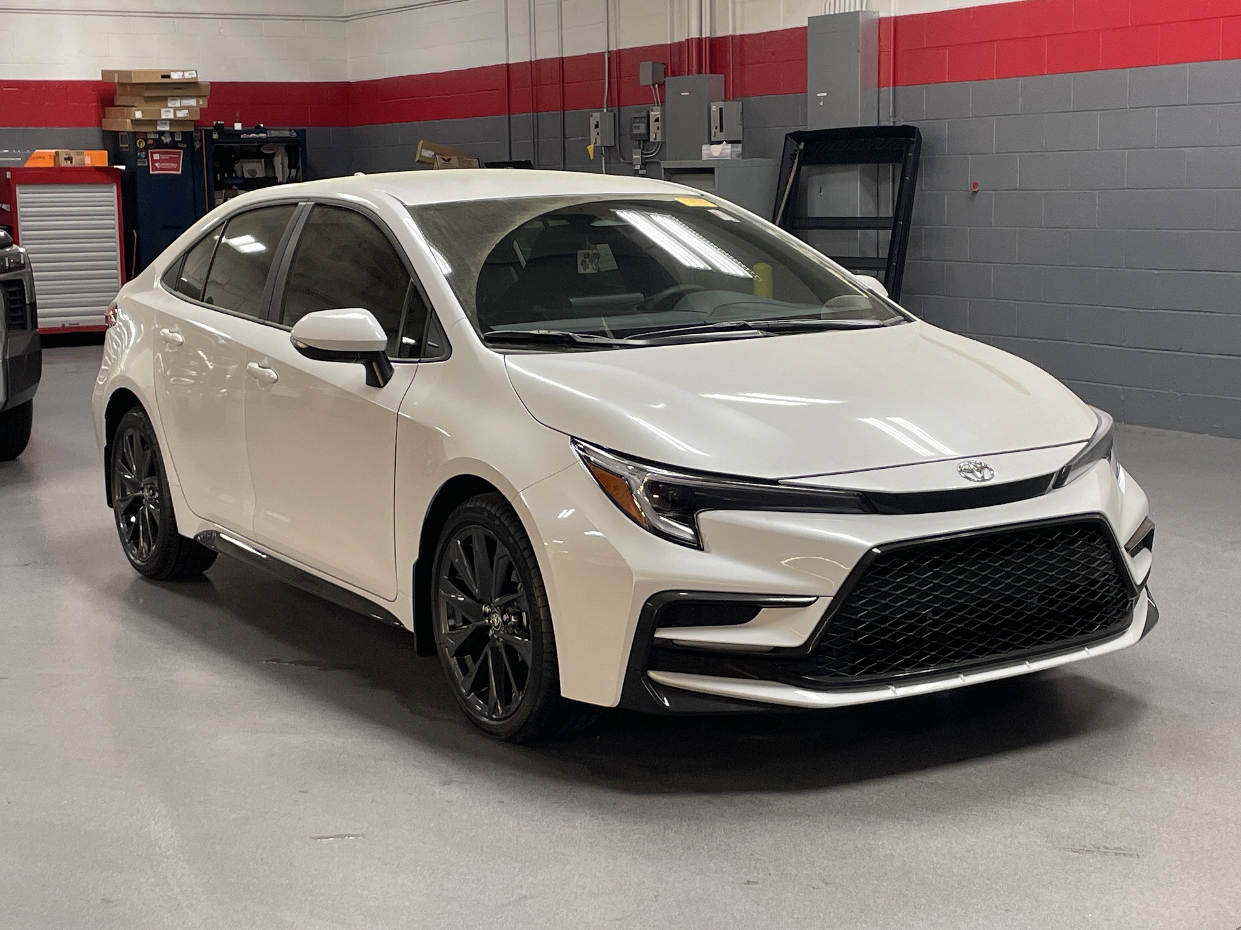 Used 2025 Toyota Corolla SE image 2